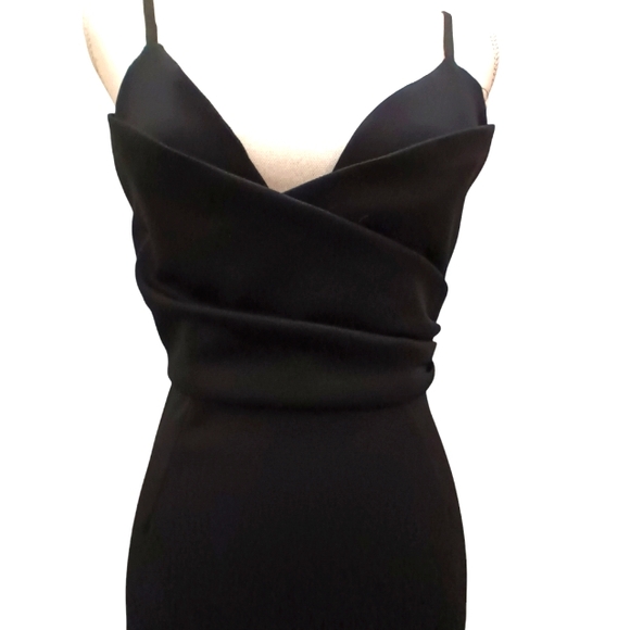 Asos design Scuba cami pephem asymmetrical and flared midi black dress. Size 6 - Picture 3 of 9